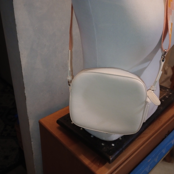 Coach wristlet and urban outfitters bag!! - Picture 10 of 12